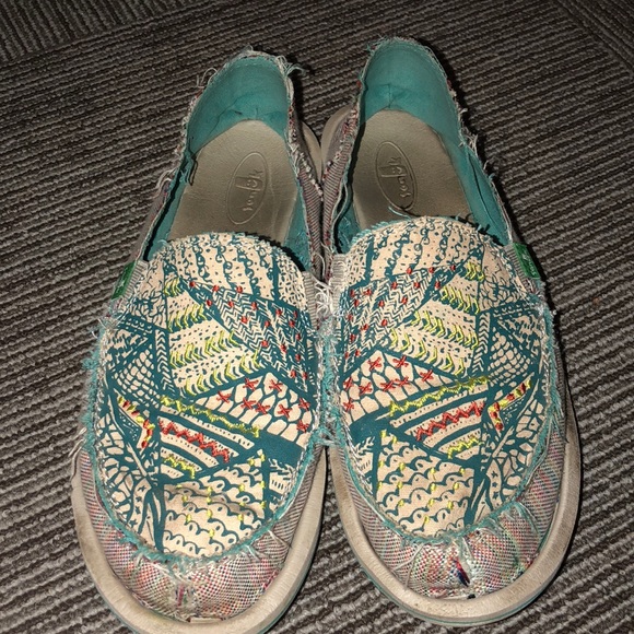 Sanuk Shoes - Slip on sanuks!